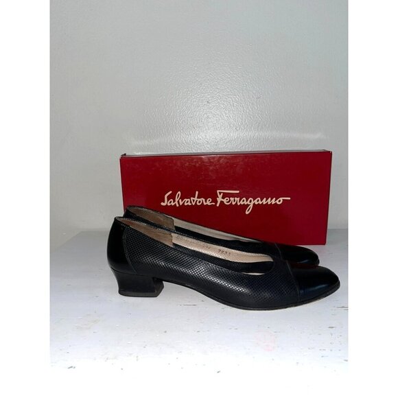 Vintage Salvatore Ferragamo Black Leather Pumps Size 7.5 Y2K - Picture 2 of 10